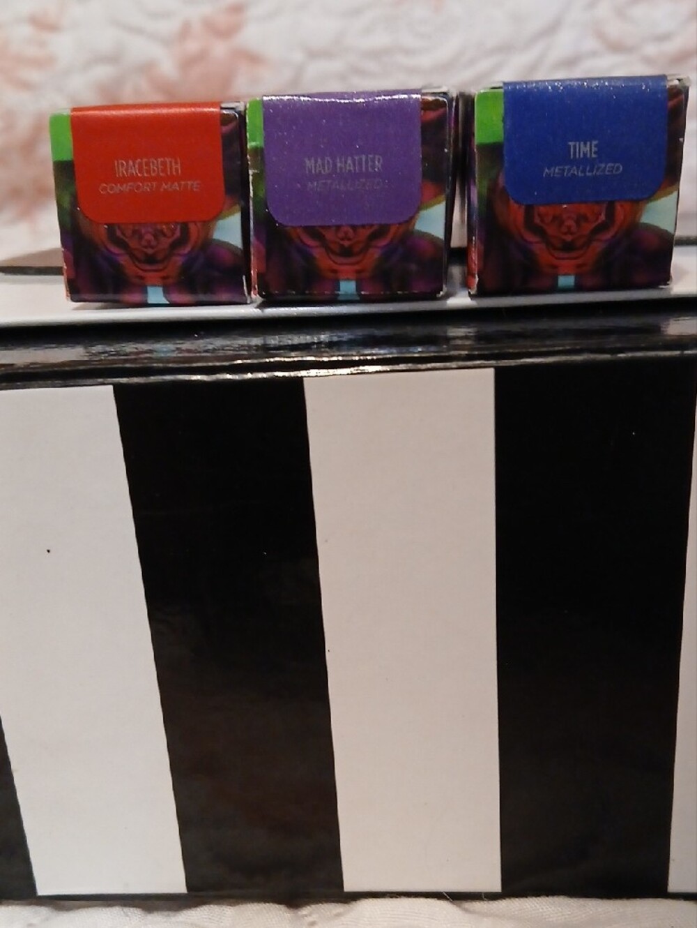 Lipstick (Urban Decay) - Picture 2 of 3